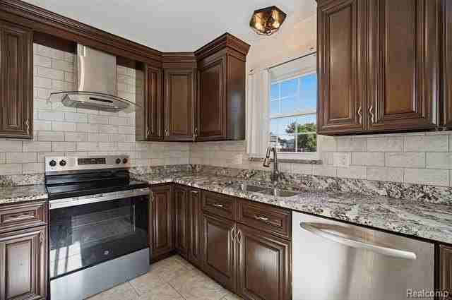 36511 Park Place Dr - Photo 7 of 32