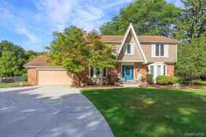 featured image of 5476 Van Ness Dr