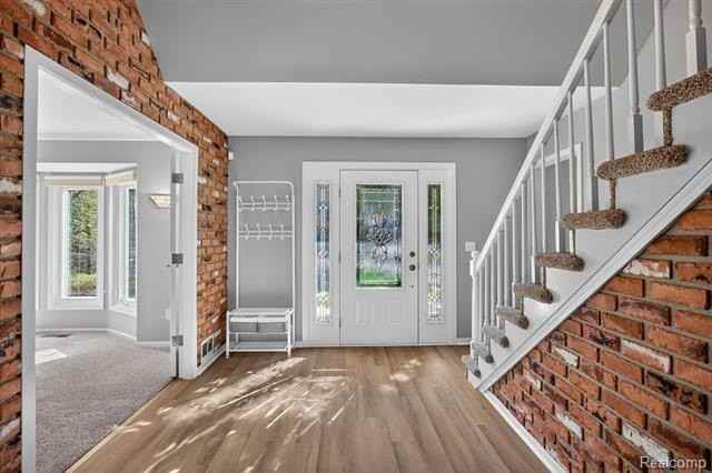 5476 Van Ness Dr - Photo 4 of 48