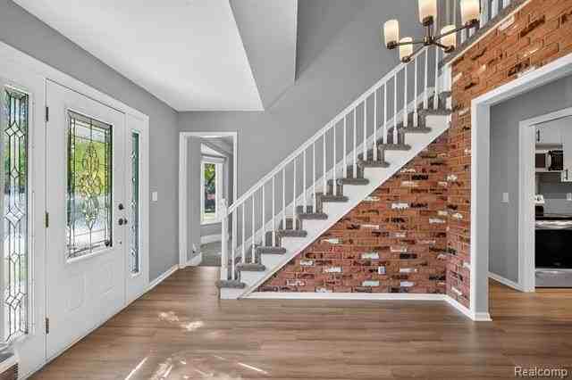 5476 Van Ness Dr - Photo 5 of 48