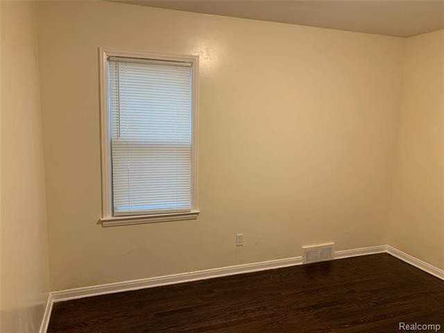 17241 Shaftsbury Ave - Photo 7 of 22