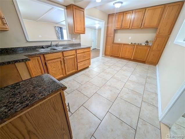15870 Allen Rd - Photo 7 of 14