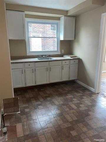 9381 Fielding St - Photo 2 of 10