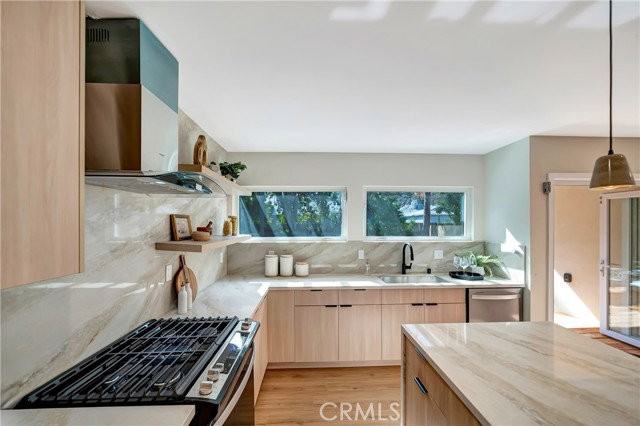 22120 Costanso St - Photo 5 of 8