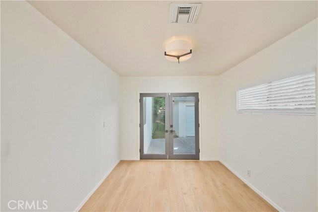 5106 Enfield Ave - Photo 3 of 8