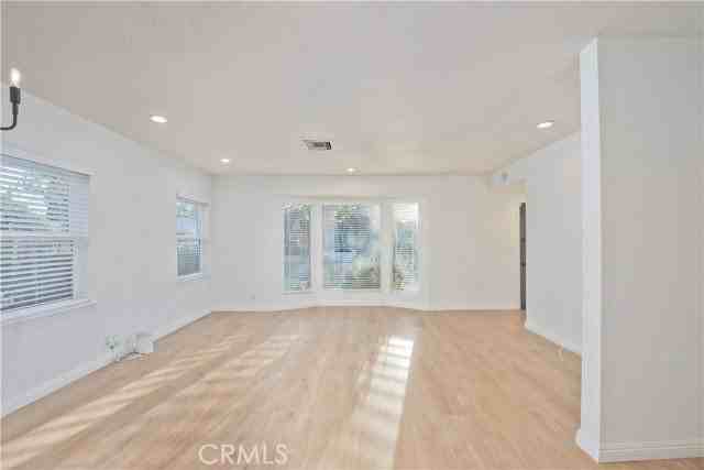 5106 Enfield Ave - Photo 6 of 8