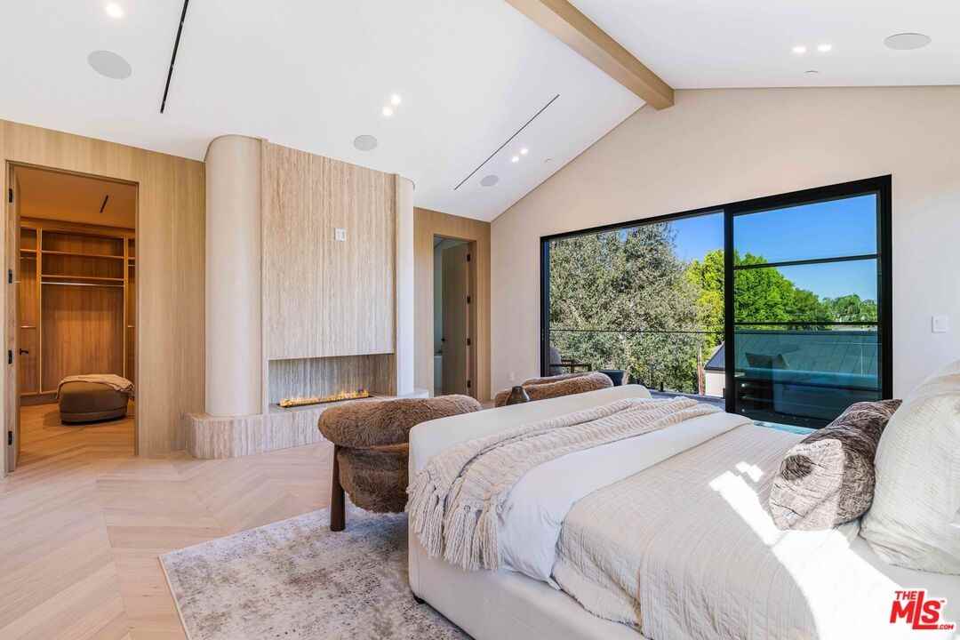 16723 La Maida St - Photo 4 of 8