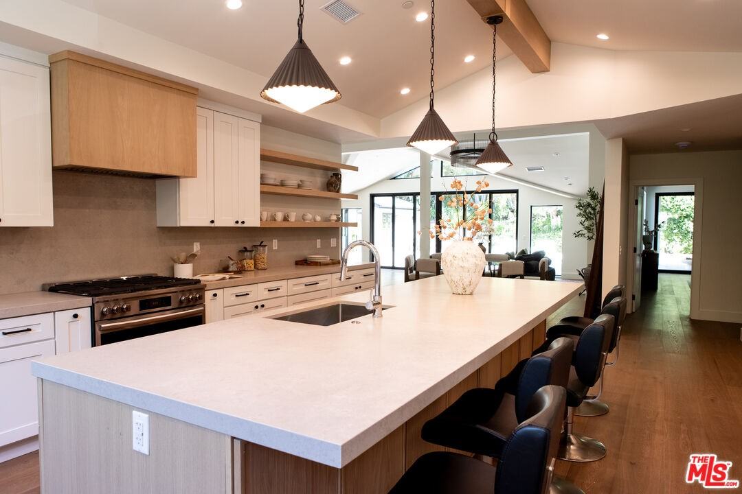 3436 Longridge Ave - Photo 4 of 8