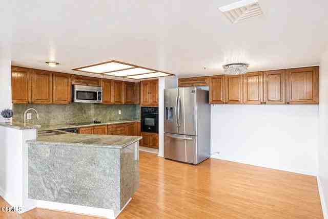 345 Pioneer Dr #902 - Photo 4 of 8