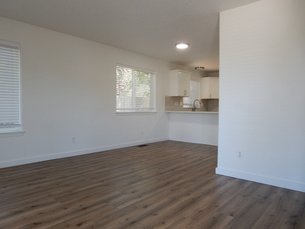 KE18-2- 1446 Trent Avenue North #1 - Photo 4 of 32