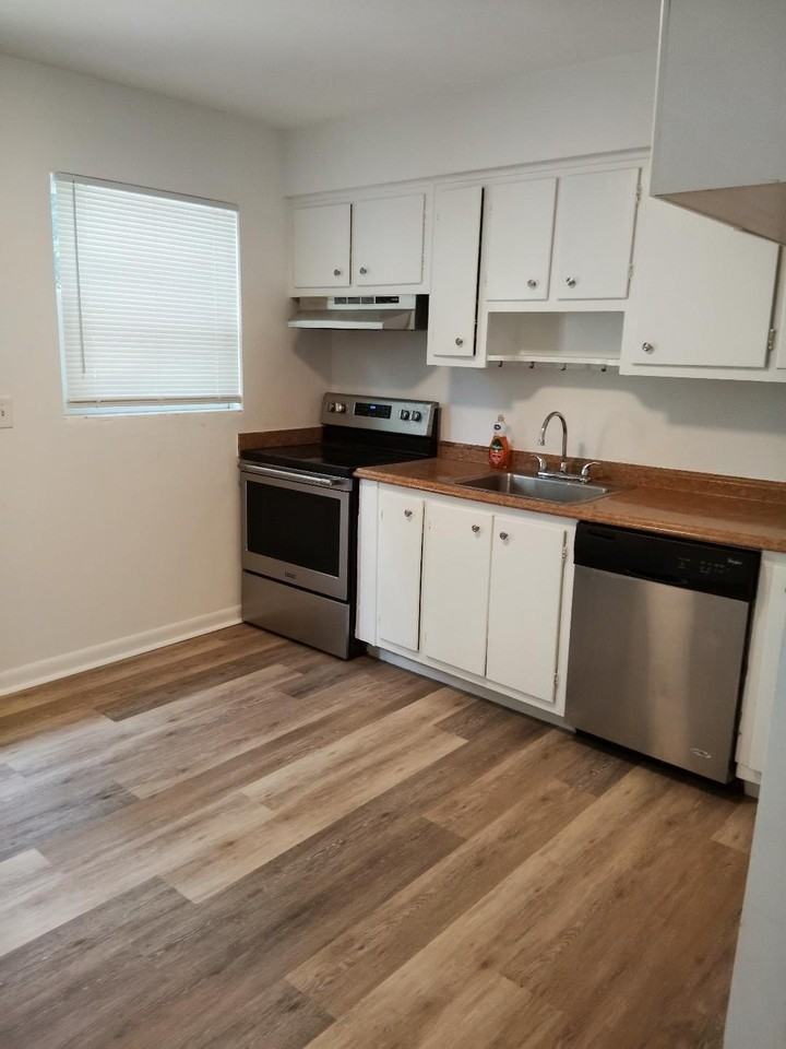 828 Prosperity Farms Rd - Photo 2 of 17
