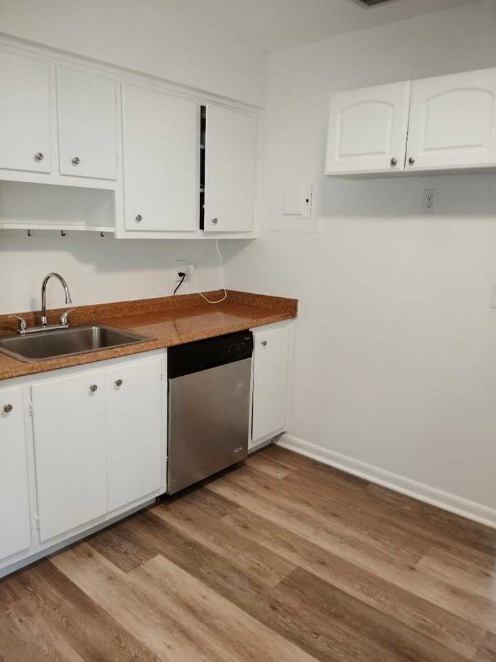 828 Prosperity Farms Rd - Photo 3 of 17