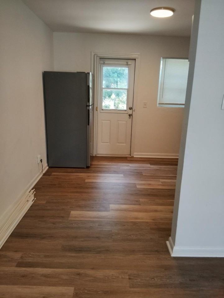 828 Prosperity Farms Rd - Photo 4 of 17