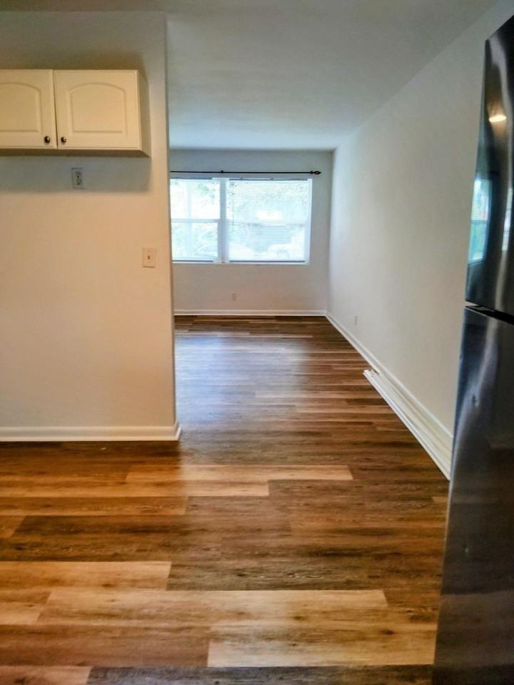828 Prosperity Farms Rd - Photo 5 of 17