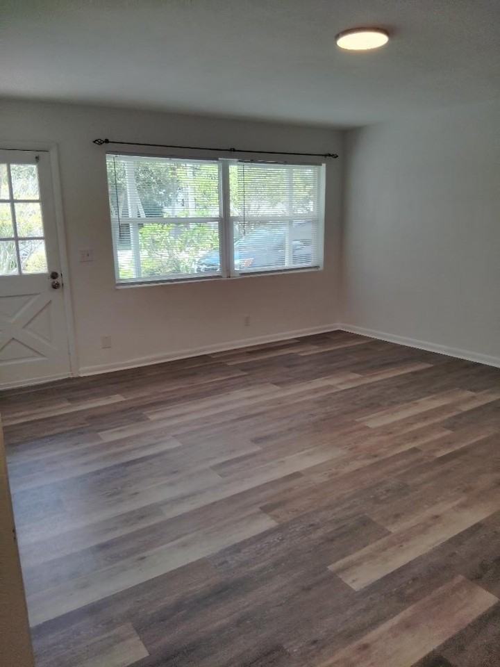 828 Prosperity Farms Rd - Photo 7 of 17