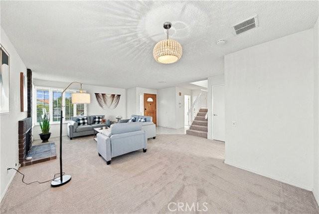 482 Vista Del Norte - Photo 3 of 8