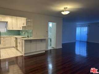 2452 Chelsea Pl #E - Photo 3 of 8