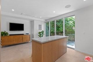 1352 Pacific St #B - Photo 6 of 8