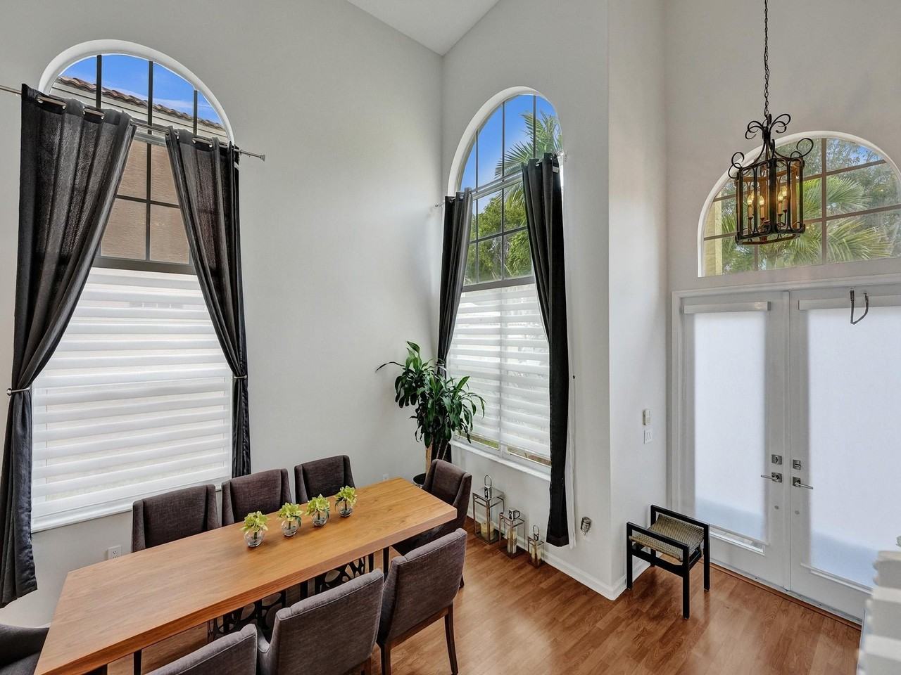 2111 Reston Cir - Photo 3 of 41