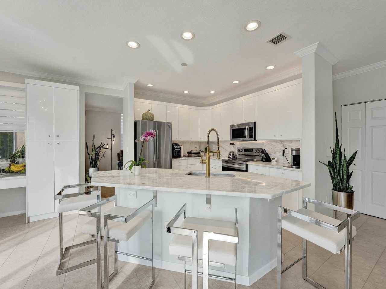 2111 Reston Cir - Photo 4 of 41