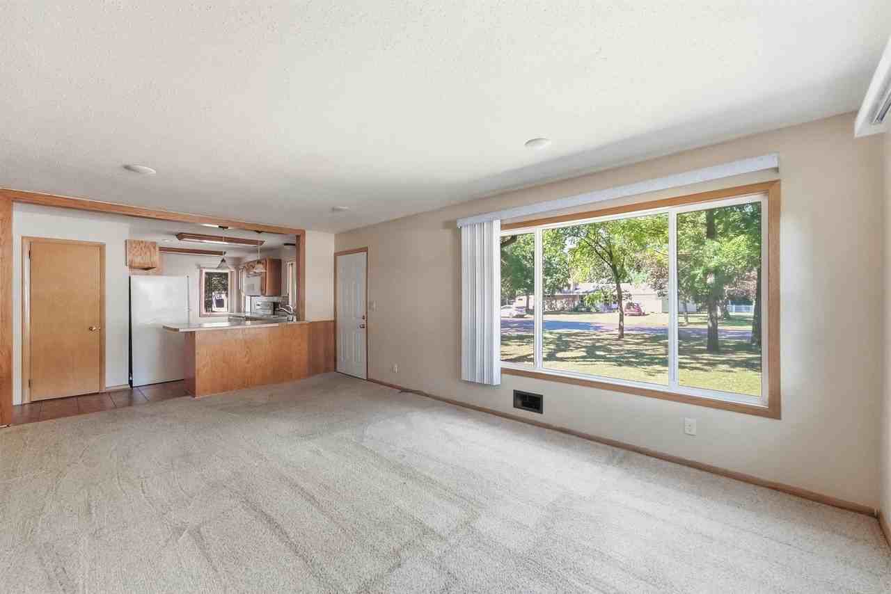 80 Woodhill Rd - Photo 2 of 36