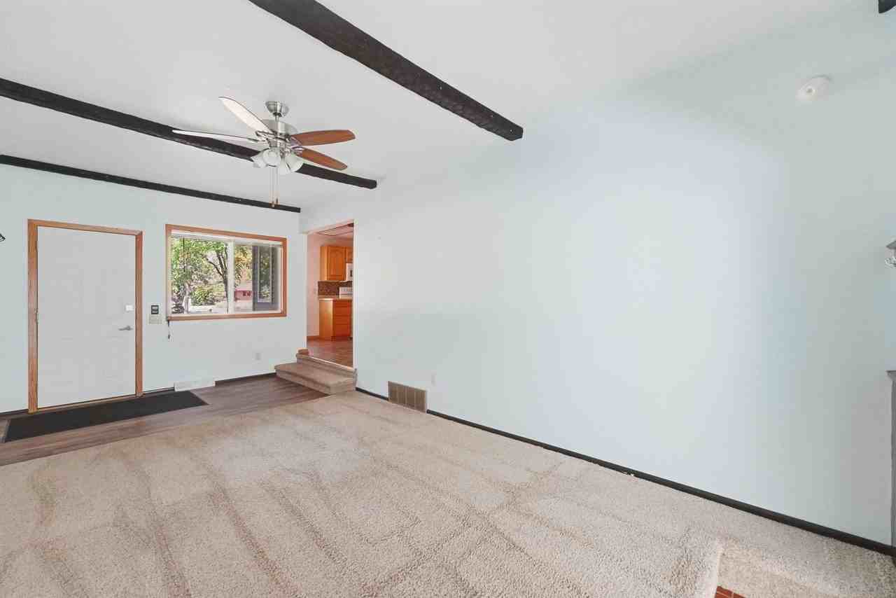 80 Woodhill Rd - Photo 5 of 36