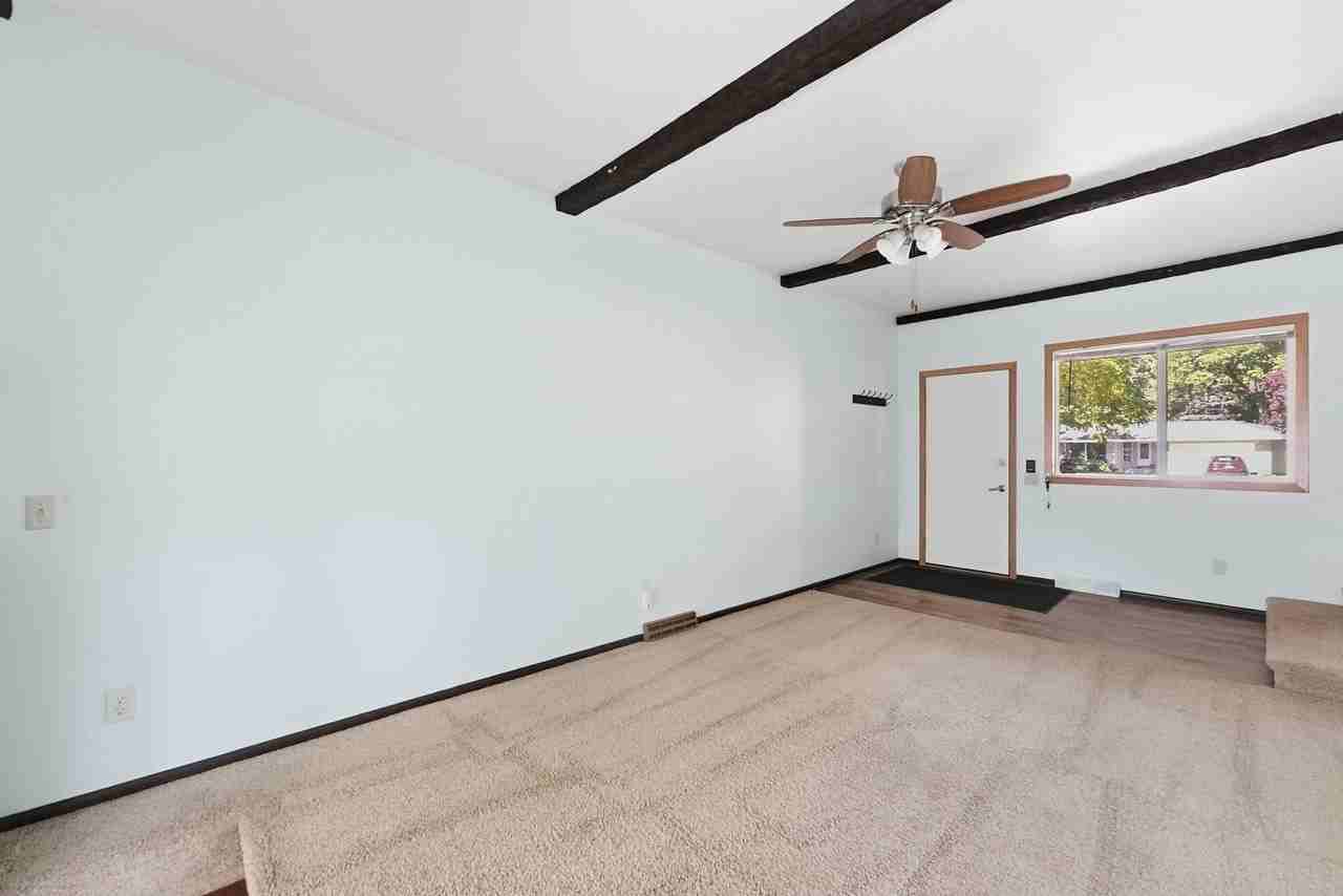 80 Woodhill Rd - Photo 6 of 36