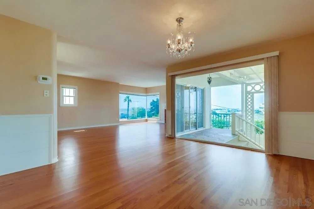 3812 Henry St - Photo 5 of 25