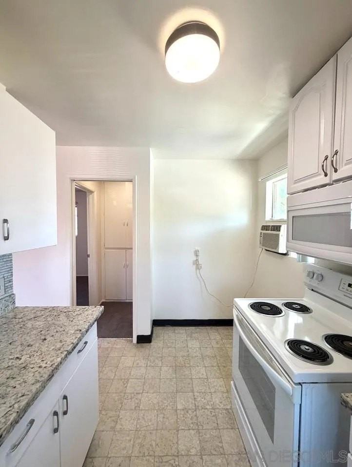 9747 Riverview Ave #12 - Photo 3 of 6