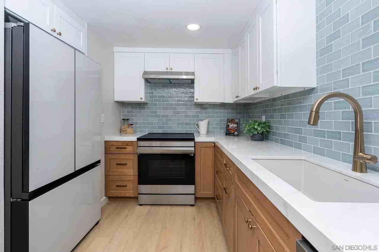 579 S Sierra Ave #17 - Photo 4 of 32