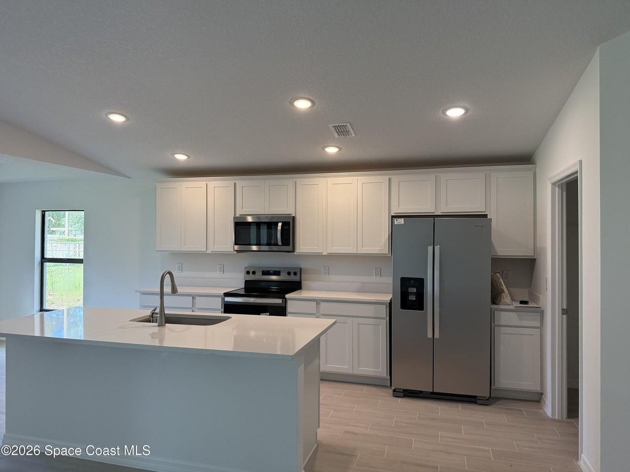 792 Geary St Sw - Photo 2 of 11