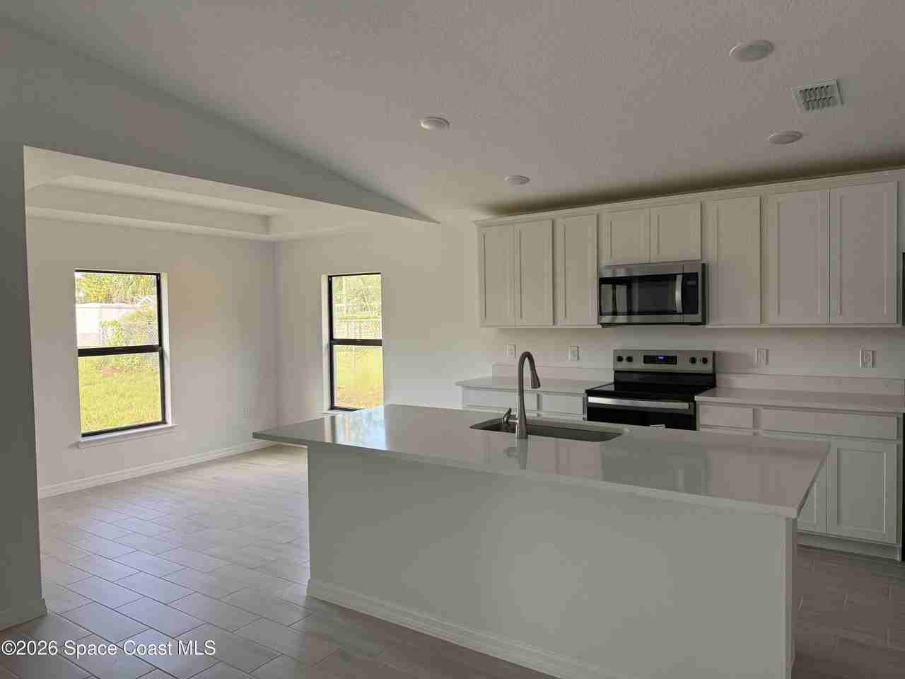 792 Geary St Sw - Photo 3 of 11