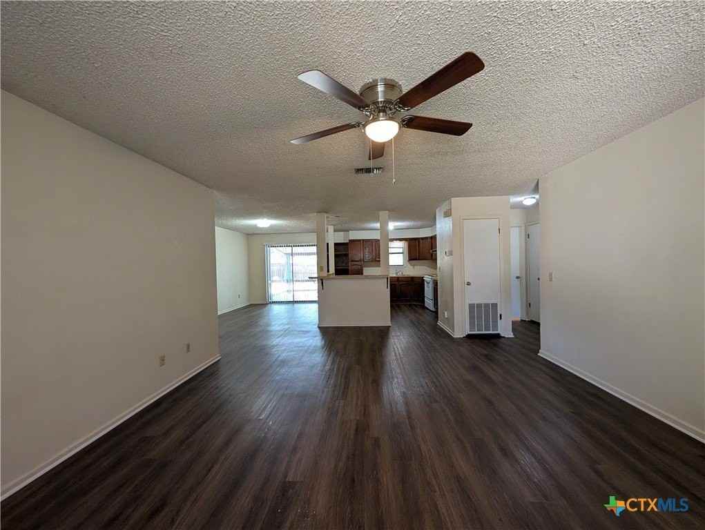 163 Woods End - Photo 4 of 40