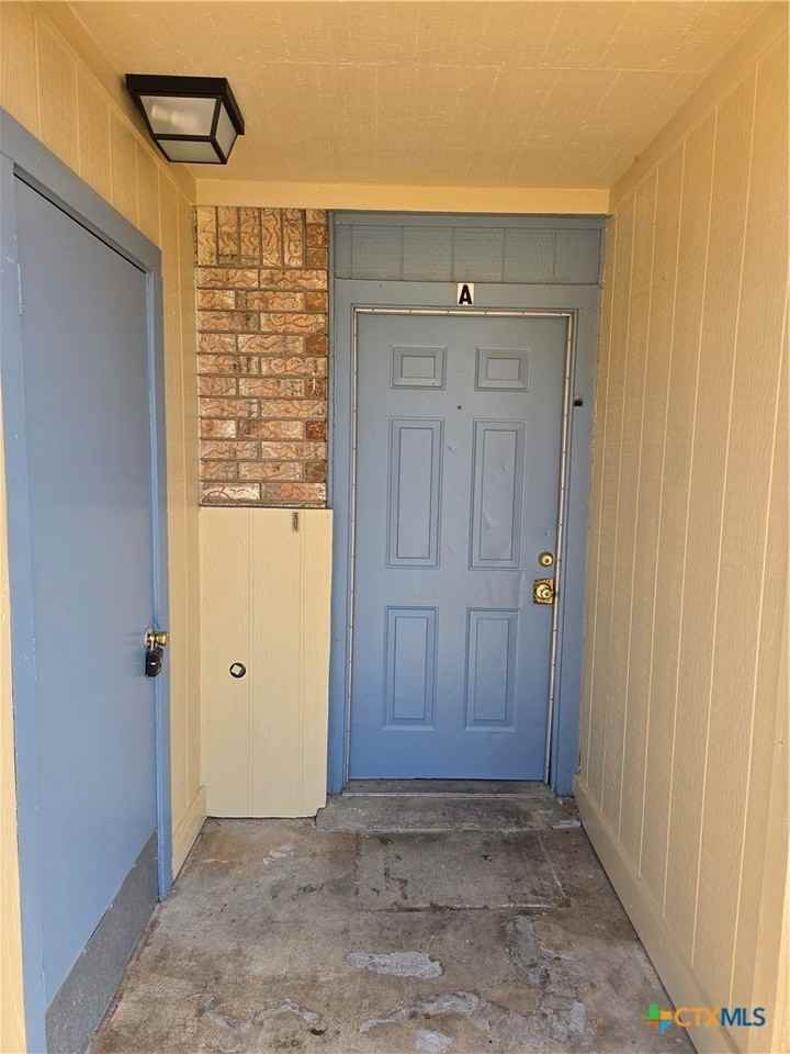 900 Ticonderoga Dr - Photo 2 of 12