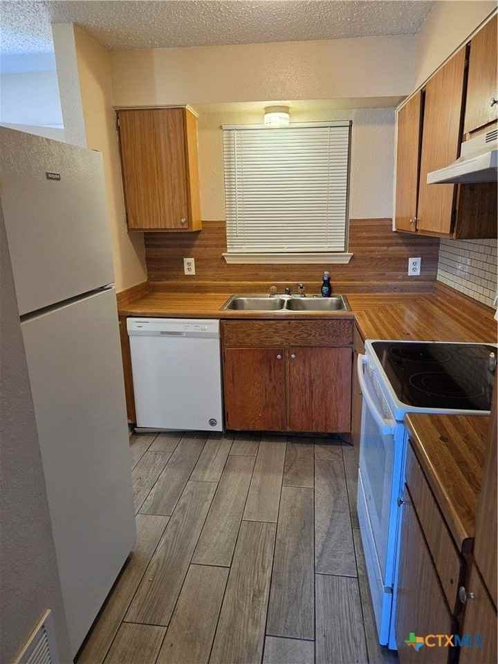 900 Ticonderoga Dr - Photo 4 of 12
