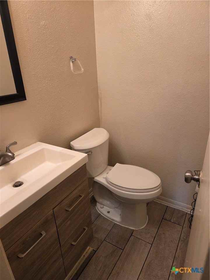 900 Ticonderoga Dr - Photo 6 of 12