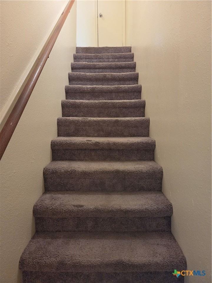 900 Ticonderoga Dr - Photo 7 of 12