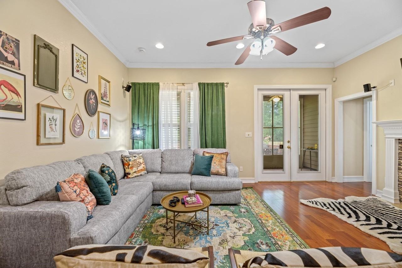 5697 Burnside Cir - Photo 4 of 46