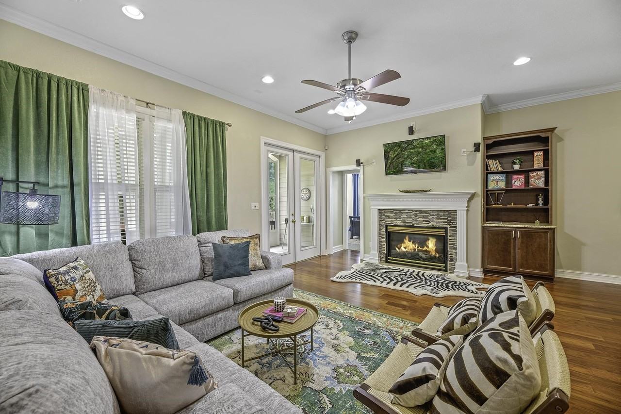 5697 Burnside Cir - Photo 5 of 46