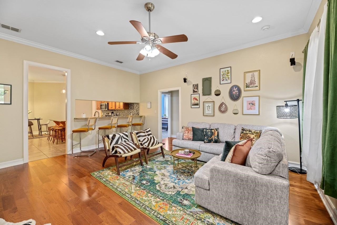 5697 Burnside Cir - Photo 6 of 46