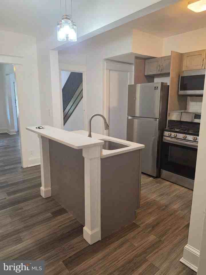 162 T St Ne - Photo 3 of 13