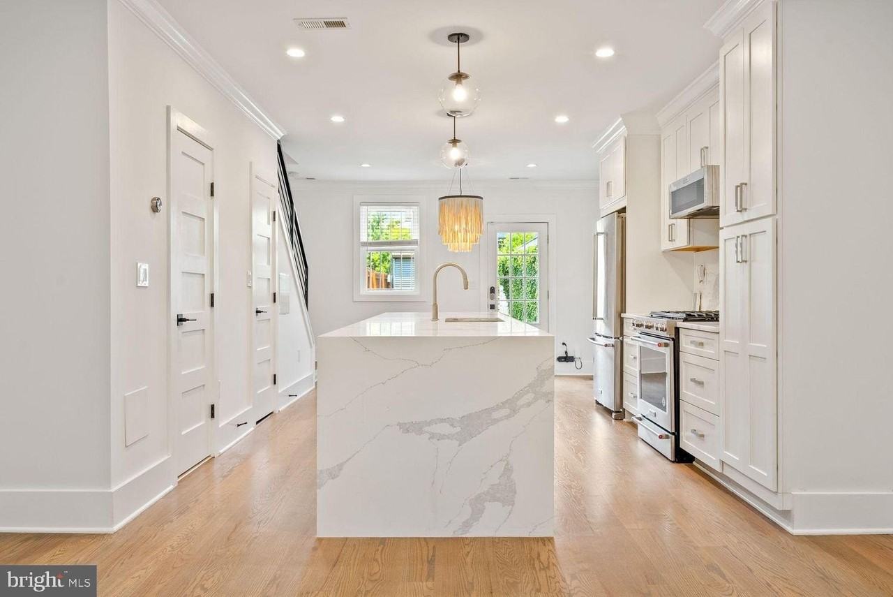 477 Ridge St Nw - Photo 4 of 17