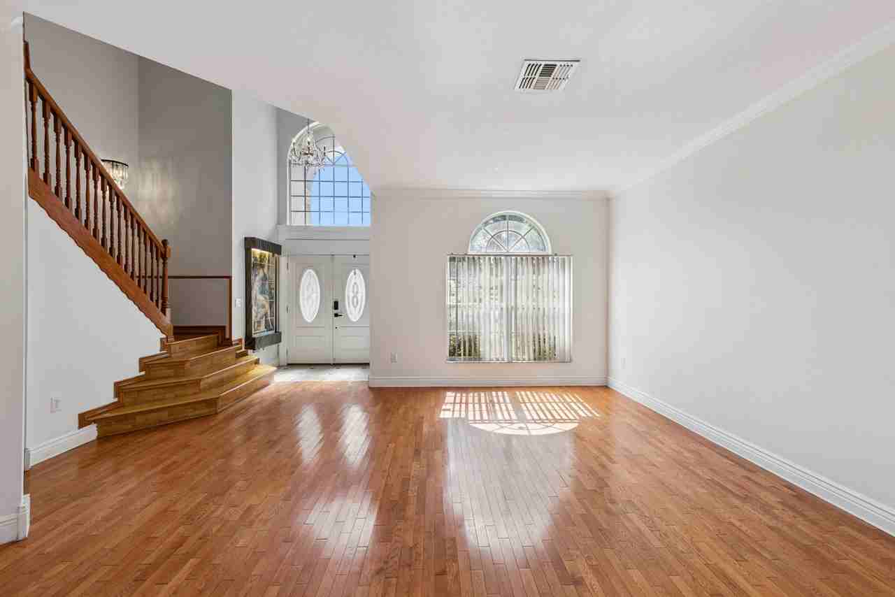 4920 Hook Hollow Cir #1 - Photo 4 of 32