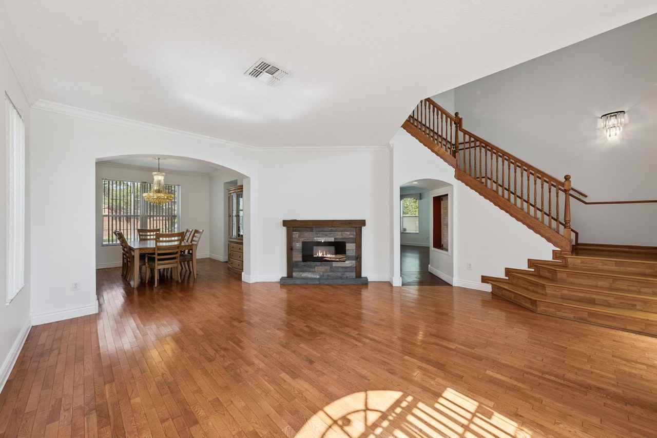 4920 Hook Hollow Cir #1 - Photo 5 of 32