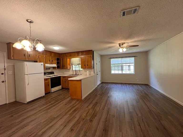 4216 Eleanor St - Photo 2 of 8