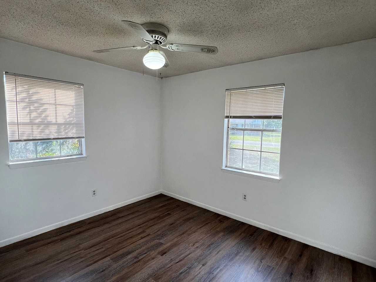 4216 Eleanor St - Photo 6 of 8