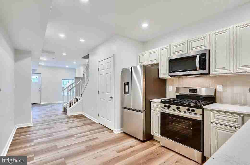 1341 Sargeant St - Photo 5 of 13