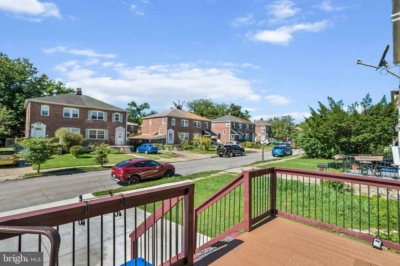 2906 Clearview Ave - Photo 6 of 33