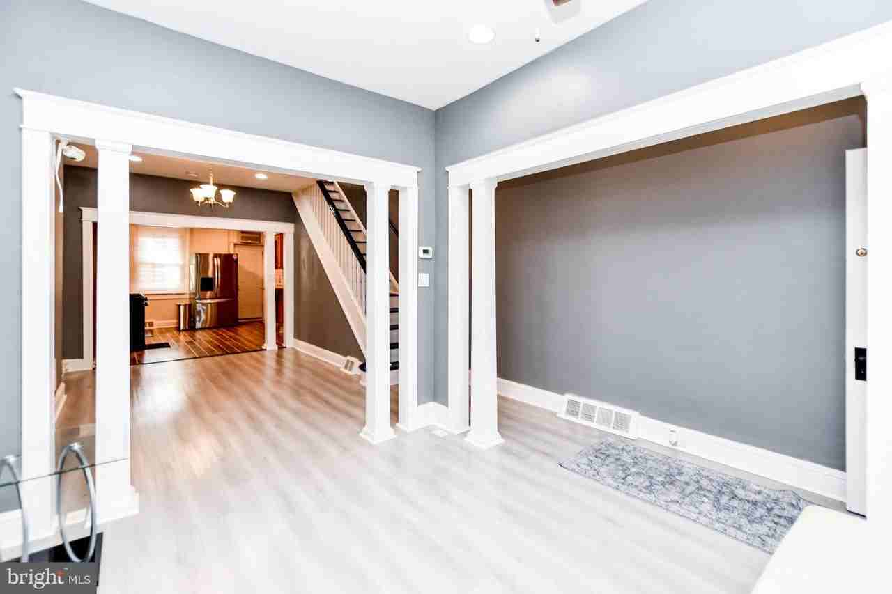 2511 Christian St - Photo 5 of 38