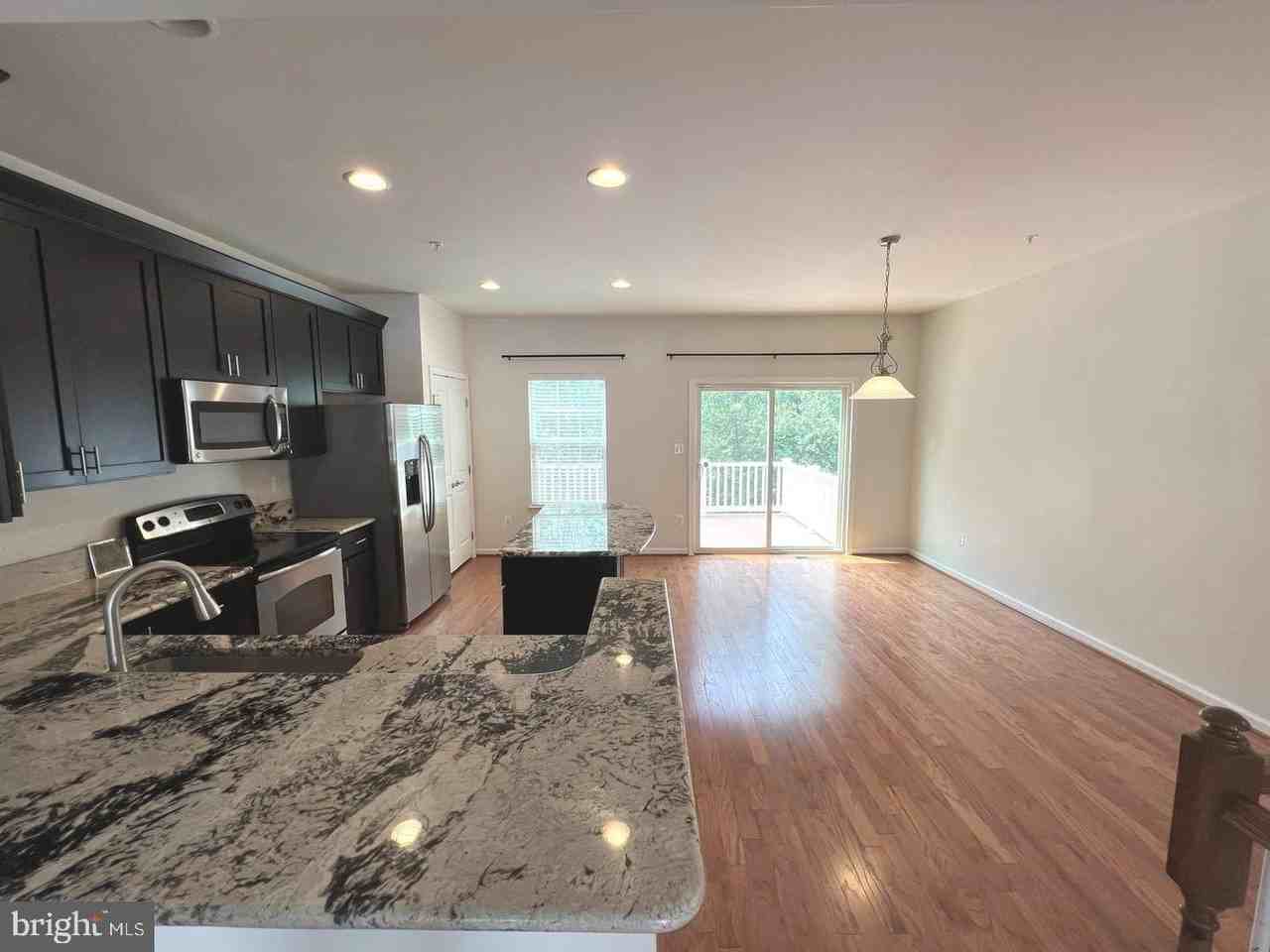 356 Paladium Ct - Photo 4 of 27